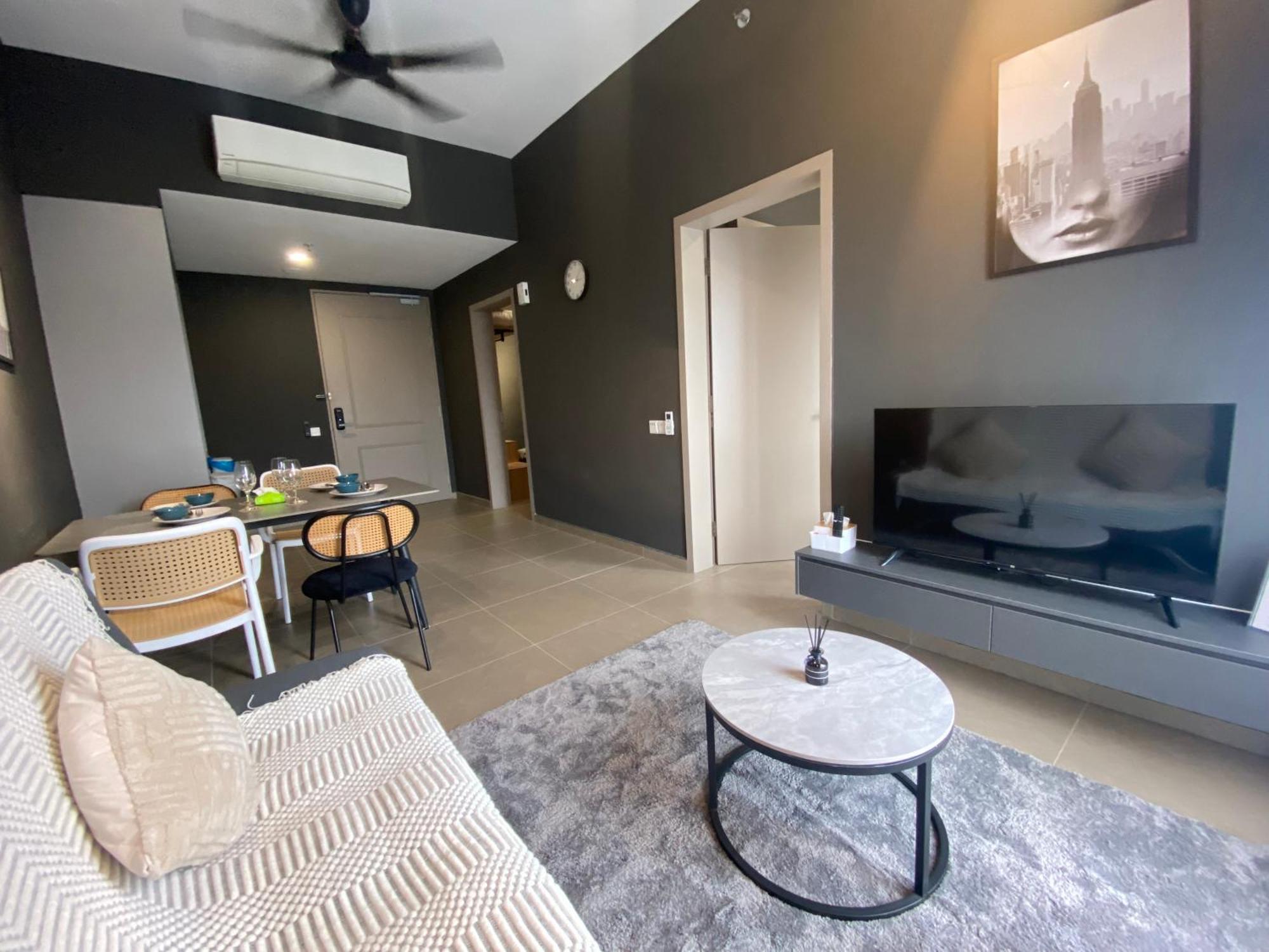 One Utama 3km Away Cozy 2 Apartment Petaling Jaya