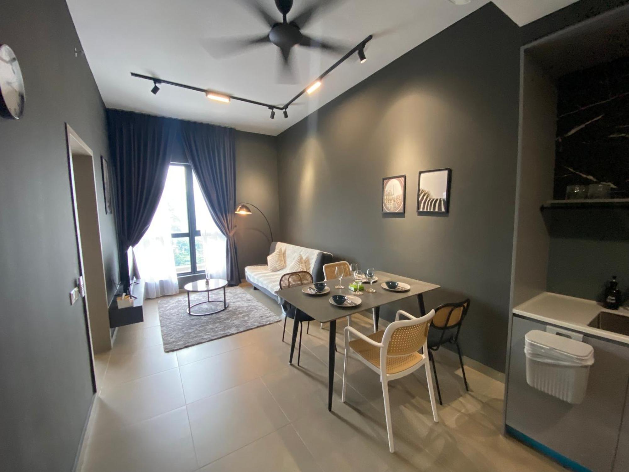 Apartment One Utama 3km Away Cozy 2
