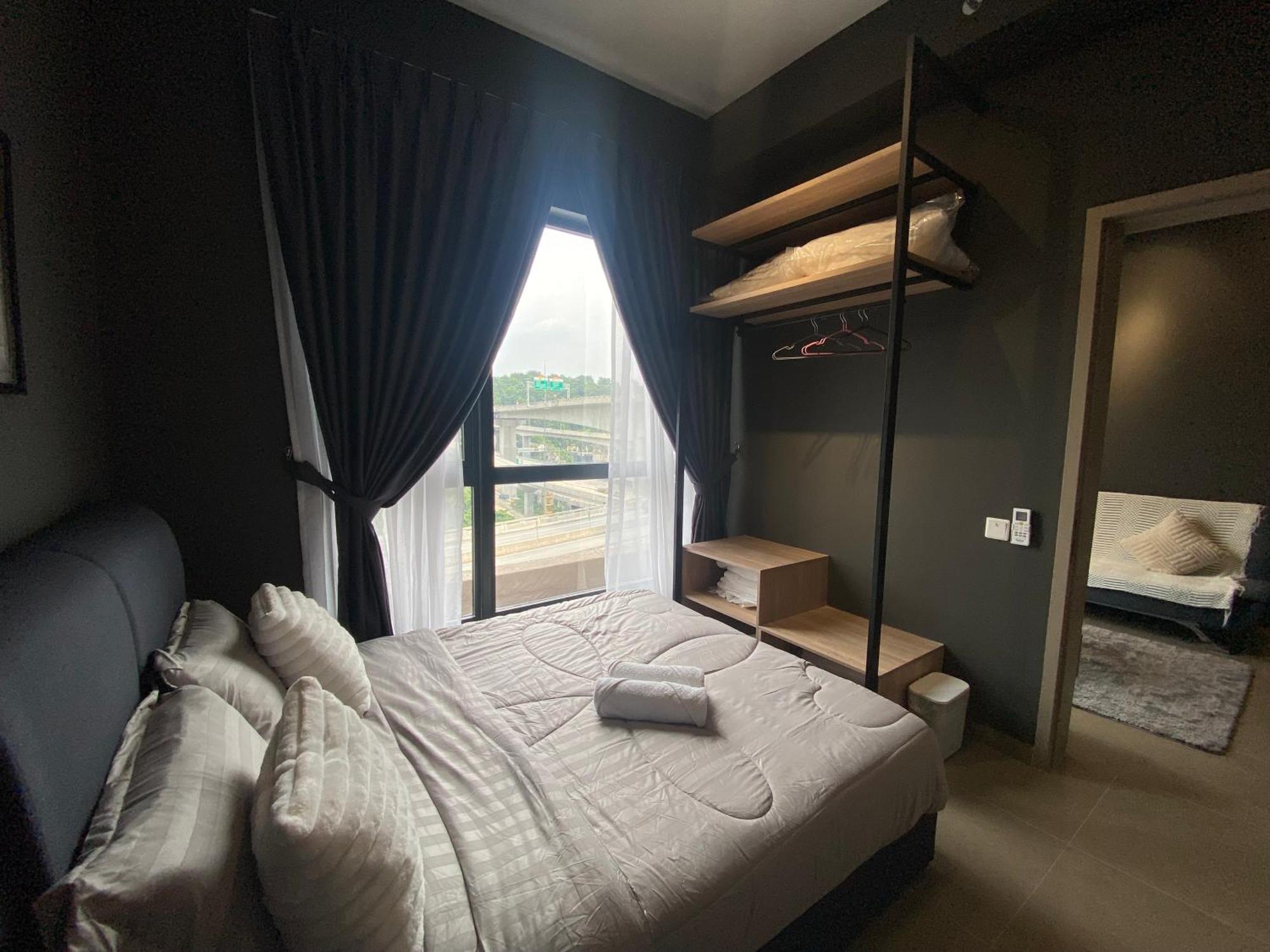 Apartment One Utama 3km Away Cozy 2